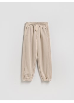 Reserved - Bawełniane spodnie jogger - kremowy ze sklepu Reserved w kategorii Spodnie chłopięce - zdjęcie 188460691