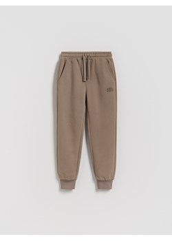 Reserved - Bawełniane joggery z meszkiem - ciemnobrązowy ze sklepu Reserved w kategorii Spodnie chłopięce - zdjęcie 188470180