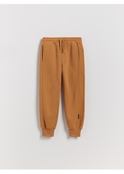 Reserved - Bawełniane joggery z meszkiem - brązowy ze sklepu Reserved w kategorii Spodnie chłopięce - zdjęcie 188470224