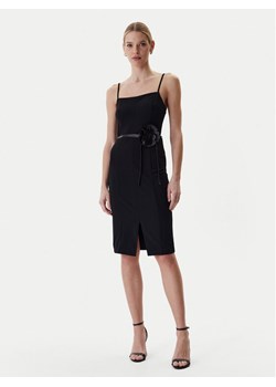 Guess Sukienka koktajlowa W6RK0G KC9O0 Czarny Regular Fit ze sklepu MODIVO w kategorii Sukienki - zdjęcie 188474091