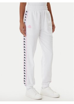Kappa Spodnie dresowe Banda Adina 321Y8EW Biały Regular Fit ze sklepu MODIVO w kategorii Spodnie damskie - zdjęcie 188474230