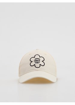Reserved - Czapka z daszkiem z haftem - złamana biel ze sklepu Reserved w kategorii Czapki dziecięce - zdjęcie 188475182