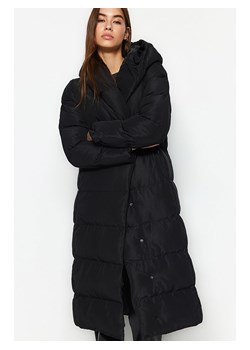 trendyol Płaszcz zimowy w kolorze czarnym ze sklepu Limango Polska w kategorii Kurtki damskie - zdjęcie 188490722