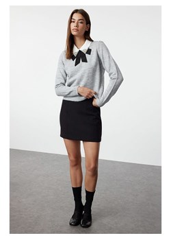 trendyol Sweter w kolorze szarym ze sklepu Limango Polska w kategorii Swetry damskie - zdjęcie 188490772