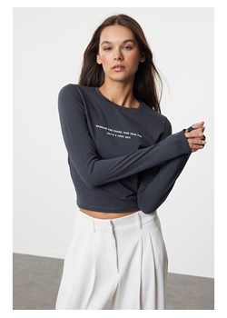 trendyol Koszulka w kolorze antracytowym ze sklepu Limango Polska w kategorii Bluzki damskie - zdjęcie 188492244