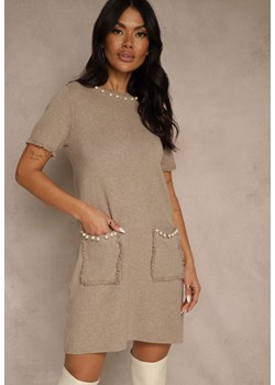 Beżowa Sweterkowa Sukienka Trapezowa z Perełkami przy Dekolcie i Kieszeniach Fenatusa ze sklepu renee.pl w kategorii Sukienki - zdjęcie 188502050