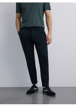Reserved - Spodnie dresowe slim - granatowy ze sklepu Reserved w kategorii Spodnie męskie - zdjęcie 188502494