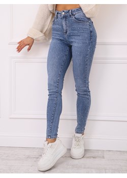 SPODNIE JEANSOWE SKINNY ZDOBIONE CYRKONIAMI- JASNONIEBIESKIE ze sklepu olika.com.pl w kategorii Jeansy damskie - zdjęcie 188507710