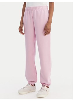 Lacoste Spodnie dresowe XF5244 Różowy Regular Fit ze sklepu MODIVO w kategorii Spodnie damskie - zdjęcie 188512561