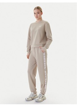 EA7 Emporio Armani Dres 7W001157 AF12501 U6225 Beżowy Regular Fit ze sklepu MODIVO w kategorii Dresy damskie - zdjęcie 188512562