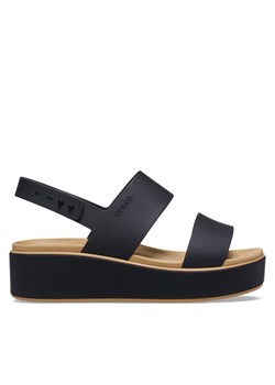 Crocs Sandały Brooklyn Matte Wrap Low Wedge 211802 Czarny ze sklepu MODIVO w kategorii Sandały damskie - zdjęcie 188513493