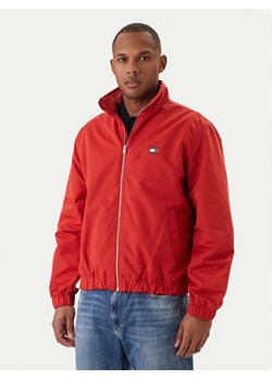 Tommy Jeans Kurtka przejściowa Essential DM0DM22720 Czerwony Regular Fit ze sklepu MODIVO w kategorii Kurtki męskie - zdjęcie 188513562