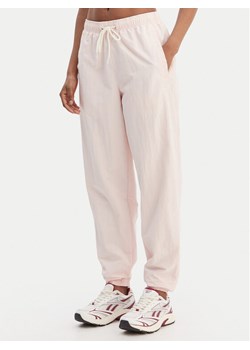 Reebok Spodnie dresowe Galina RK25518CCW Różowy Relaxed Fit ze sklepu MODIVO w kategorii Spodnie damskie - zdjęcie 188514011