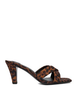 GINO ROSSI Klapki EO-GL95F-970 Brązowy ze sklepu MODIVO w kategorii Klapki damskie - zdjęcie 188514101