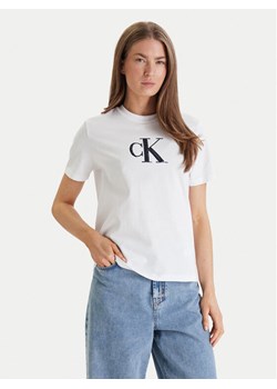 Calvin Klein Jeans T-Shirt Graphic LV044E215G Biały Regular Fit ze sklepu MODIVO w kategorii Bluzki damskie - zdjęcie 188514114