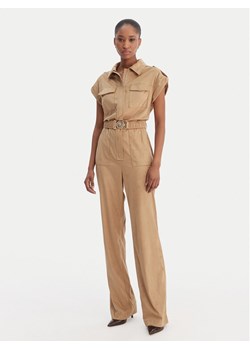 Guess Kombinezon W6RD61 WJ472 Brązowy Regular Fit ze sklepu MODIVO w kategorii Kombinezony damskie - zdjęcie 188514214
