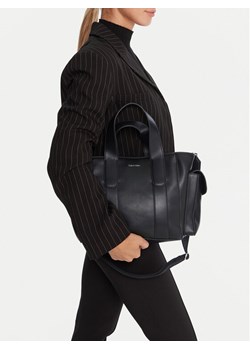 Calvin Klein Torebka Webbing Strap Small Tote LV04F3290G Czarny ze sklepu MODIVO w kategorii Torebki damskie - zdjęcie 188514591