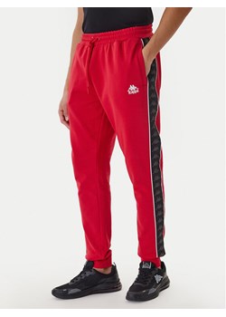 Kappa Spodnie dresowe Banda Alanz 3 321Y8FW Czerwony Comfort Fit ze sklepu MODIVO w kategorii Spodnie męskie - zdjęcie 188515244