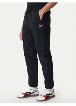 Reebok Spodnie dresowe Barrett RK25552CCM Czarny Regular Fit ze sklepu MODIVO w kategorii Spodnie męskie - zdjęcie 188515930