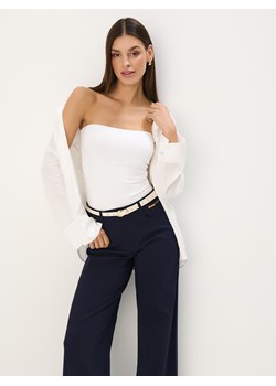 Mohito - Dopasowany biały top - biały ze sklepu Mohito w kategorii Bluzki damskie - zdjęcie 188530230