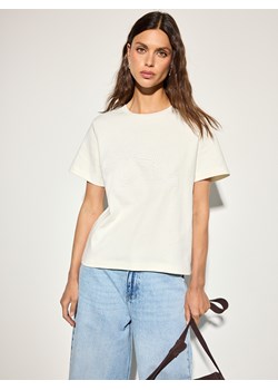 Mohito - Bawełniany t-shirt z haftem - kremowy ze sklepu Mohito w kategorii Bluzki damskie - zdjęcie 188530252