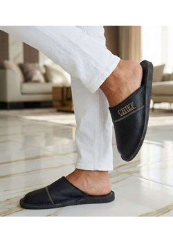Skórzane kryte klapki domowe Chief czarne /G5-1 18684 S290/ ze sklepu Pantofelek24.pl w kategorii Klapki męskie - zdjęcie 188532051