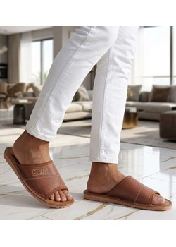 Skórzane otwarte klapki domowe Chief brązowe /G8-1 18685 S199/ ze sklepu Pantofelek24.pl w kategorii Klapki męskie - zdjęcie 188532440