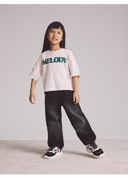 Reserved - Jeansy skater z brelokiem - czarny ze sklepu Reserved w kategorii Spodnie dziewczęce - zdjęcie 188536062