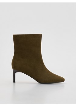 Reserved - Zamszowe botki na szpilce - zielony ze sklepu Reserved w kategorii Botki - zdjęcie 188536334