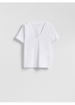 Reserved - T-shirt regular z dekoltem V - biały ze sklepu Reserved w kategorii Bluzki damskie - zdjęcie 188536640
