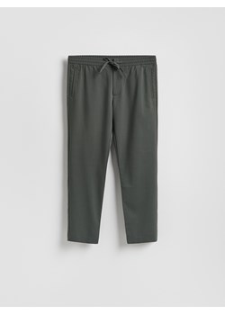 Reserved - Spodnie joggery - ciemnozielony ze sklepu Reserved w kategorii Spodnie męskie - zdjęcie 188537263