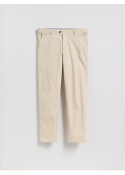 Reserved - Spodnie chino slim fit - beżowy ze sklepu Reserved w kategorii Spodnie męskie - zdjęcie 188537332