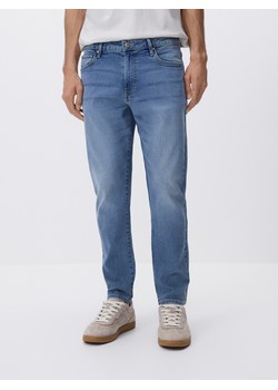 Reserved - Jeansy carrot slim z efektem sprania - niebieski ze sklepu Reserved w kategorii Jeansy męskie - zdjęcie 188539831