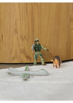 Sinsay - Zabawka - figurka żołnierza z akcesoriami - wielobarwny ze sklepu Sinsay w kategorii Zabawki - zdjęcie 188542793