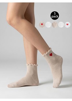 Sinsay - Zestaw skarpetek z falowanym ściągaczem i serduszkiem 5 pack - beżowy ze sklepu Sinsay w kategorii Skarpetki damskie - zdjęcie 188542902