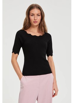 Dopasowany sweter czarny ze sklepu Moodo.pl w kategorii Swetry damskie - zdjęcie 188543172