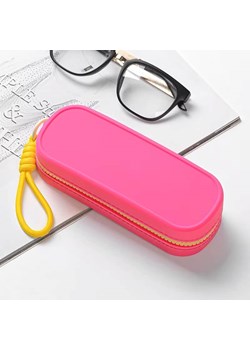 Silikonowe etui na okulary z poręcznym uchwytem ET-141E różowe ze sklepu Stylion w kategorii Etui - zdjęcie 188543250