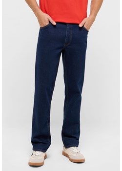 Męskie Spodnie jeansowe Mustang Style Tramper Straight Denim Blue 1017440 5000 940 ze sklepu YouNeedit.pl w kategorii Jeansy męskie - zdjęcie 188543400