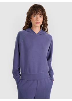 Damska bluza dresowa nierozpinana z kapturem 4F 4FWAW25TSWSF1834 - niebieska ze sklepu Sportstylestory.com w kategorii Bluzy damskie - zdjęcie 188544443