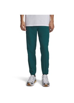 Męskie spodnie treningowe Under Armour UA Vibe Woven Pants - zielone ze sklepu Sportstylestory.com w kategorii Spodnie męskie - zdjęcie 188544974