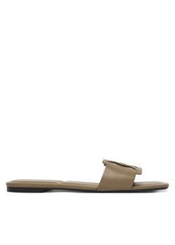 Calvin Klein Klapki Square Flat Sandal Emblem HW0HW03128 Beżowy ze sklepu MODIVO w kategorii Klapki damskie - zdjęcie 188545331