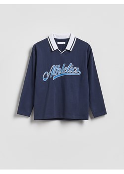 Reserved - Longsleeve z kontrastowym kołnierzykiem - granatowy ze sklepu Reserved w kategorii Bluzy chłopięce - zdjęcie 188546012