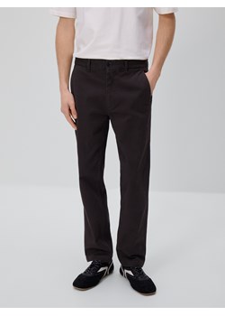 Reserved - Bawełniane spodnie straight - ciemnobrązowy ze sklepu Reserved w kategorii Spodnie męskie - zdjęcie 188547214