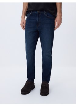 Reserved - Jeansy carrot slim z efektem sprania - granatowy ze sklepu Reserved w kategorii Jeansy męskie - zdjęcie 188547220