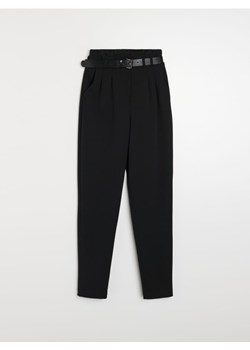 Sinsay - Eleganckie cygaretki paperbag z paskiem - czarny ze sklepu Sinsay w kategorii Spodnie damskie - zdjęcie 188549222