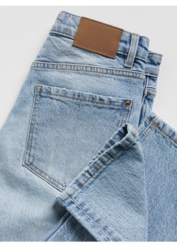 Reserved - Jeansy mom fit z dłuższą nogawką - niebieski ze sklepu Reserved w kategorii Spodnie dziewczęce - zdjęcie 188550474