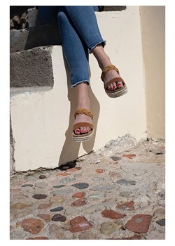 Sunbay Klapki "Mariara" w kolorze jasnobrązowym ze sklepu Limango Polska w kategorii Klapki damskie - zdjęcie 188580444