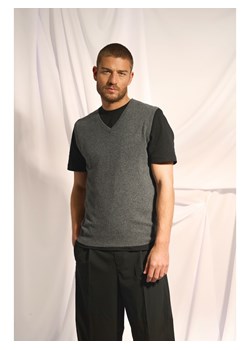 Just Cashmere Kaszmirowy bezrękawnik "Corki" w kolorze szarym ze sklepu Limango Polska w kategorii Swetry męskie - zdjęcie 188609684