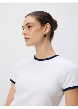 Reserved - T-shirt z kontrastową lamówką - biały ze sklepu Reserved w kategorii Bluzki damskie - zdjęcie 188633774