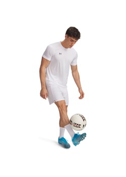 Męskie spodenki treningowe Under Armour UA M Challenger Core Short - białe ze sklepu Sportstylestory.com w kategorii Spodenki męskie - zdjęcie 188634273